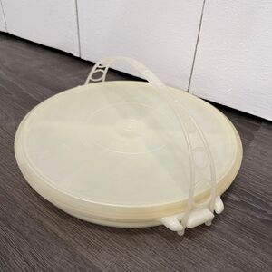 Vintage Tupperware 12" Round Veggie Carrier / Keeper